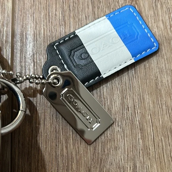 Women’s black leather coach handbag - Picture 3 of 10